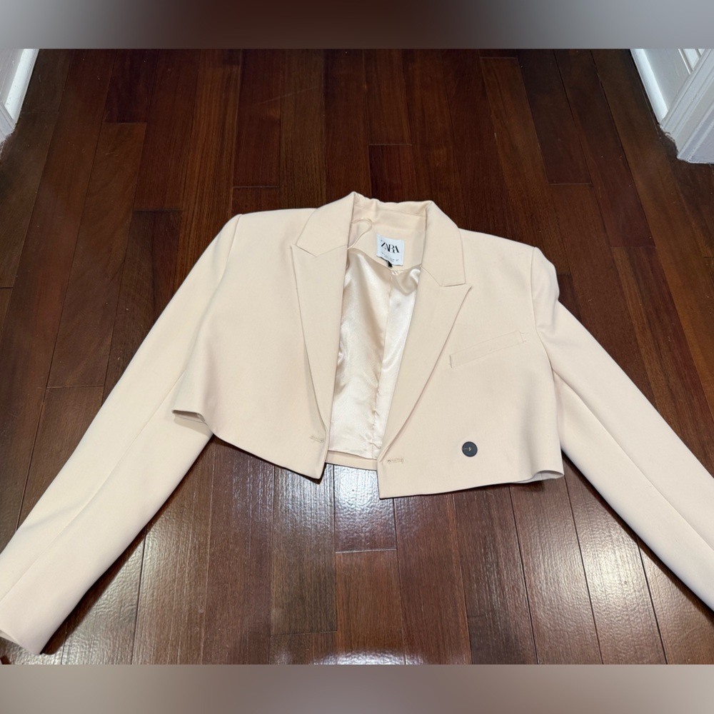 Zara Women's Elegant Cream Blazer